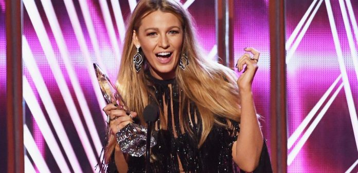 Blake-Lively-Peoples-choice-awards-2017