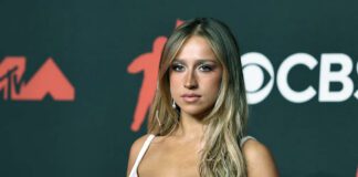 stunning-tate-mcrae-vmas-2025-dress-shocks-fans