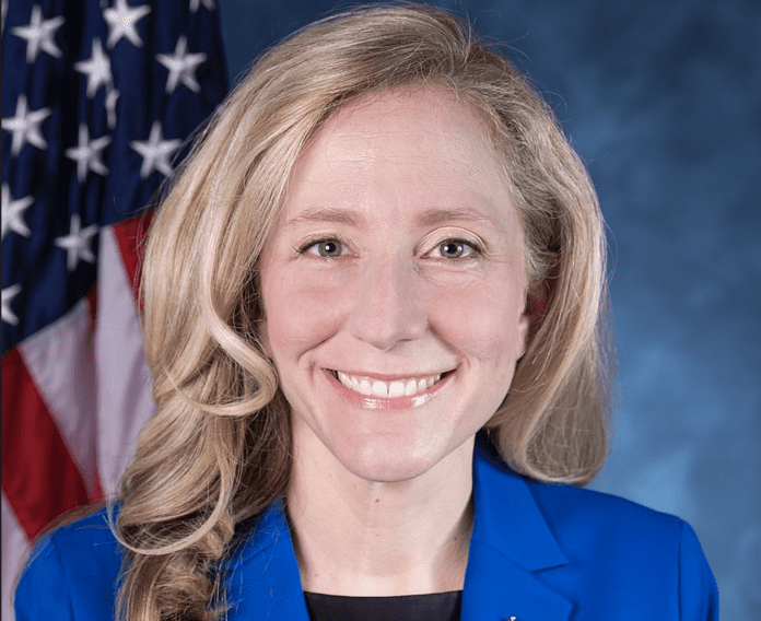 Abigail Spanberger Makes History as Virginia’s First Woman Governor