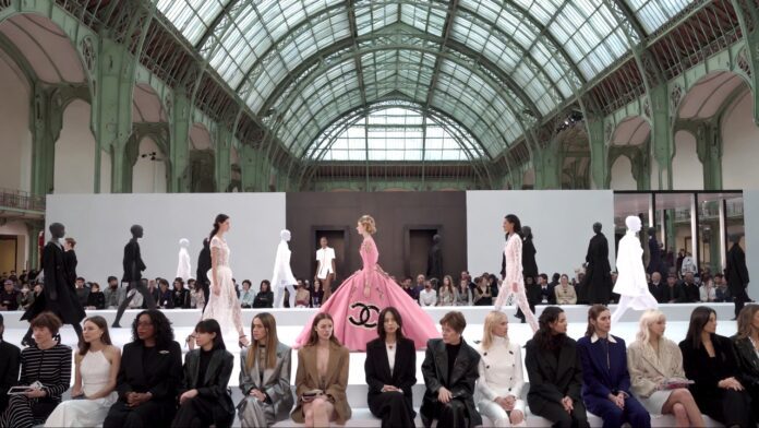Matthieu Blazy Chanel Fall Winter 2026 - Recalibration of Parisian Authority Matthieu Blazy Chanel Fall Winter 2026 - Recalibration of Parisian Authority