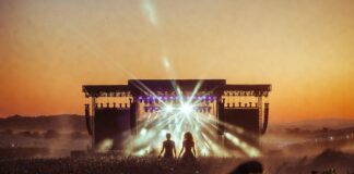 Coachella Livestream Breaks the Internet Livestream - Bieber, Carpenter