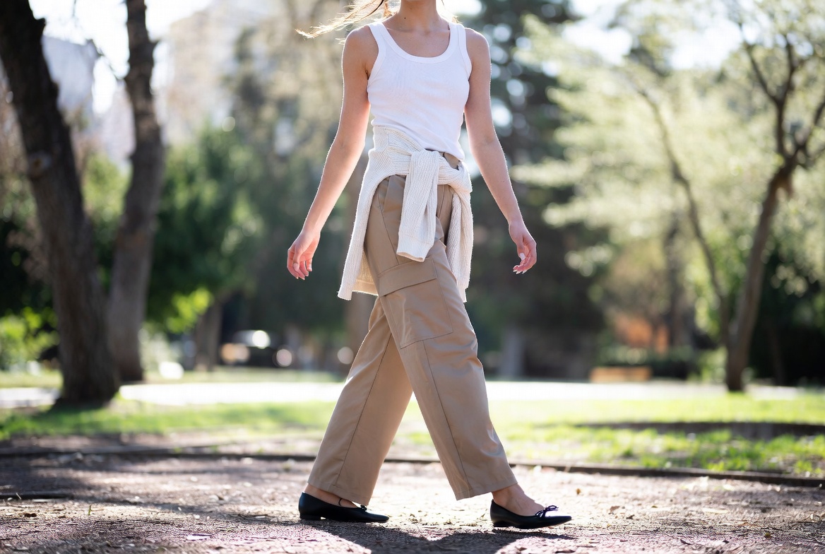 Wide-Leg Cargo Pants-The Quiet Revolution Reshaping Spring 2